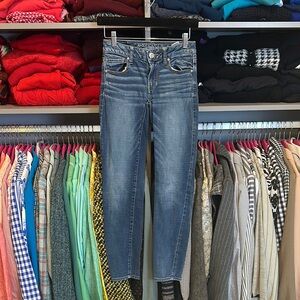 American Eagle blue 4 pocket super stretch jeans size 4 short